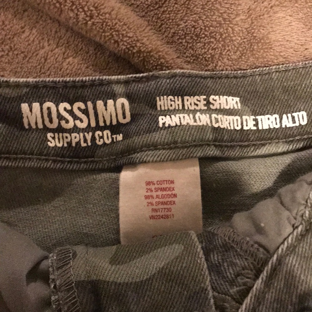 Shorts - Picture 2 of 4